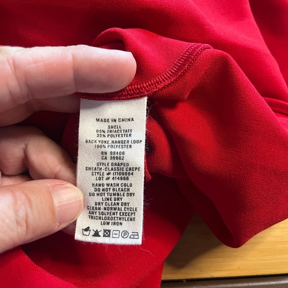 EUC Theory- Red Dress. Size M. - Picture 4 of 5